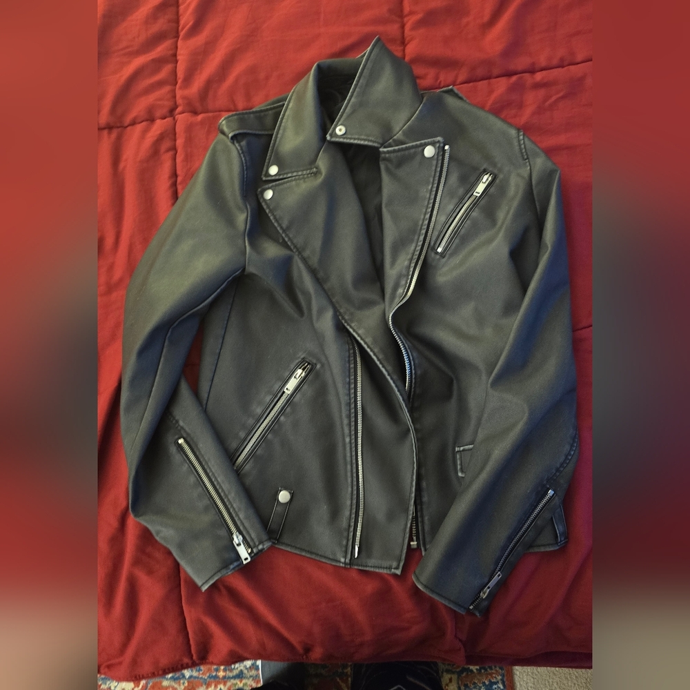 Forever 21 men's Medium gray asymmetrical biker jacket